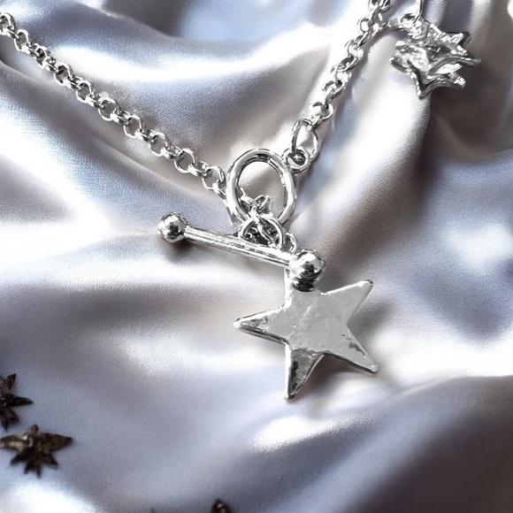 Chic Silver toned Star Necklace with cubic zirconia star toggle closure 16” - Picture 1 of 17